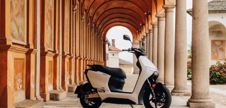 Itt a Zero első elektromos robogója - az LS1 állítólag tényleg bírja a tempót