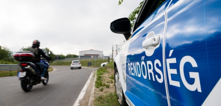 A biztonság kedvéért – A rendszámtartót és a kipufogót is ellenőrzi a rendőrség