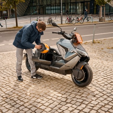 Mától kaphatnak zöld rendszámot az elektromos motorok