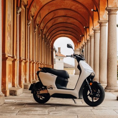 Itt a Zero első elektromos robogója - az LS1 állítólag tényleg bírja a tempót