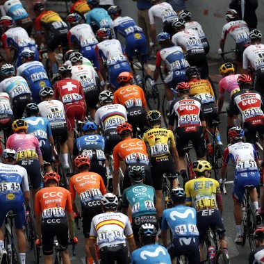Tour de France - A versenyzők koronavírustesztje negatív, a versenyigazgatóé pozitív