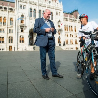 Kerékpártúra a nemzeti összetartozás erősítéséért